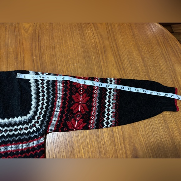 Carolyn Taylor Holiday Black and Red Patterned Zip-Up Sweater - Large - Picture 15 of 15